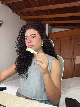 Snapshot of GabriSaenz chatting on 04/01/26, 01:41 GabriSaenz online show from 04/01/26, 01:41