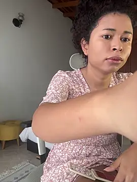 Snapshot of GabriSaenz chatting on 04/07/26, 01:44 GabriSaenz online show from 04/07/26, 01:44