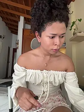 Snapshot of GabriSaenz chatting on 04/11/26, 01:04 GabriSaenz online show from 04/11/26, 01:04