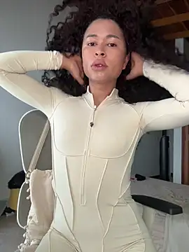 Snapshot of GabriSaenz chatting on 04/21/26, 12:55 GabriSaenz online show from 04/21/26, 12:55