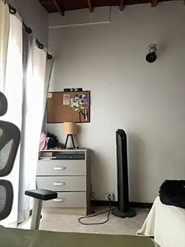 Snapshot of GabriSaenz chatting on 04/25/26, 01:03 GabriSaenz online show from 04/25/26, 01:03