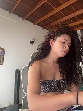 Snapshot of GabriSaenz chatting on 05/12/26, 01:41 GabriSaenz online show from 05/12/26, 01:41