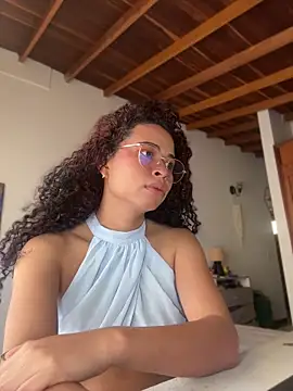 Snapshot of GabriSaenz chatting on 05/20/26, 01:28 GabriSaenz online show from 05/20/26, 01:28