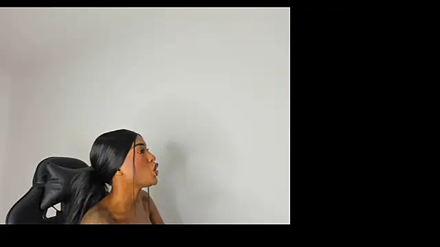 Snapshot of Emattaylor chatting on 01/28/25, 11:17 Emattaylor online show from 01/28/25, 11:17