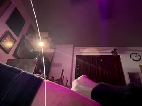 Snapshot of htk1975 chatting on 12/17/25, 10:10 htk1975 online show from 12/17/25, 10:10