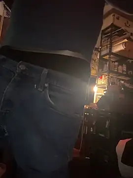 Snapshot of htk1975 chatting on 01/18/26, 10:52 htk1975 online show from 01/18/26, 10:52