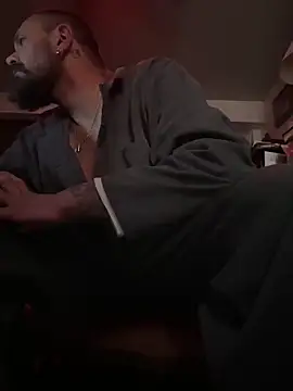 Snapshot of htk1975 chatting on 02/05/26, 08:46 htk1975 online show from 02/05/26, 08:46