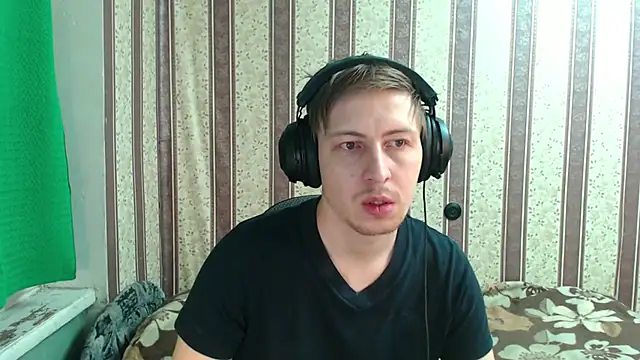 darienlarge online show from 10/31/25, 02:23