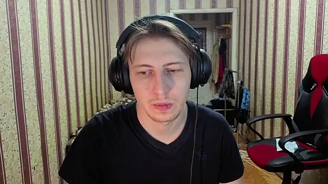 Snapshot of darienlarge chatting on 12/20/25, 05:14 darienlarge online show from 12/20/25, 05:14