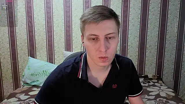 Snapshot of darienlarge chatting on 02/06/26, 02:05 darienlarge online show from 02/06/26, 02:05