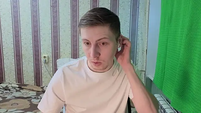 Snapshot of darienlarge chatting on 02/22/26, 08:13 darienlarge online show from 02/22/26, 08:13