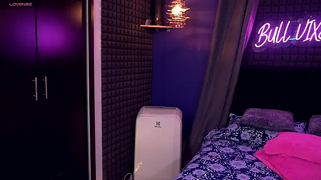 bull vixen2001 online show from 12/20/25, 10:06