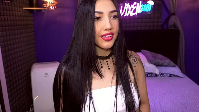 Snapshot of bull_vixen2001 chatting on 06/18/26, 12:11 bull vixen2001 online show from 06/18/26, 12:11