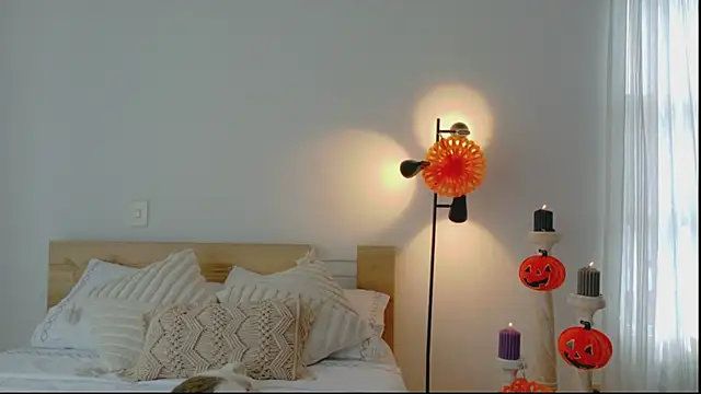 GrettaBenett online show from 10/31/25, 07:15