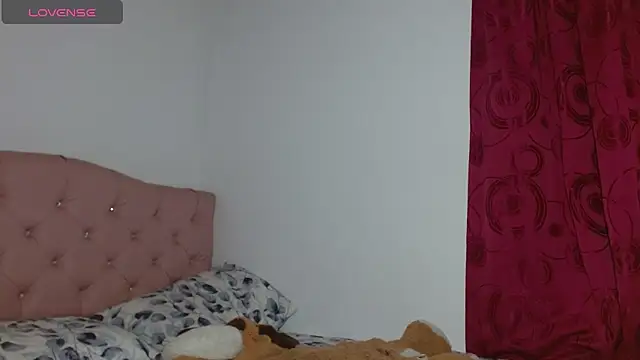 Snapshot of emily_littesweet chatting on 03/12/26, 10:27 emily littesweet online show from 03/12/26, 10:27