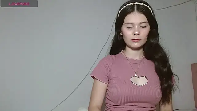 Snapshot of emily_littesweet chatting on 03/21/26, 09:29 emily littesweet online show from 03/21/26, 09:29