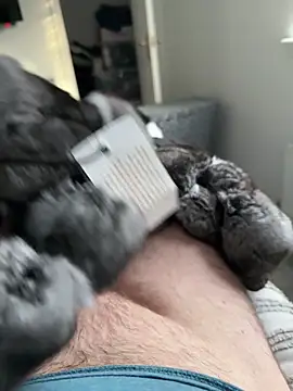 Snapshot of Furdale chatting on 09/19/25, 05:13 Furdale online show from 09/19/25, 05:13