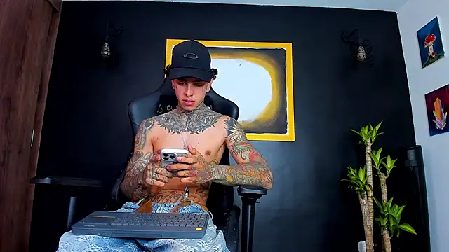 Snapshot of Aron_ford chatting on 12/14/24, 03:04 Aron ford online show from 12/14/24, 03:04