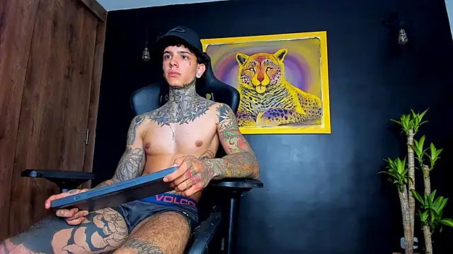 Snapshot of Aron_ford chatting on 12/16/24, 11:50 Aron ford online show from 12/16/24, 11:50