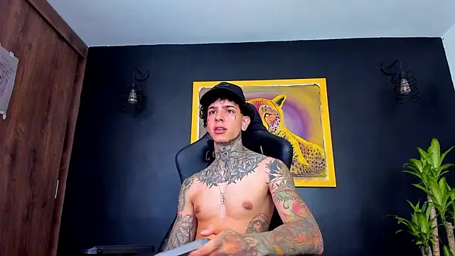 Snapshot of Aron_ford chatting on 01/05/25, 07:49 Aron ford online show from 01/05/25, 07:49