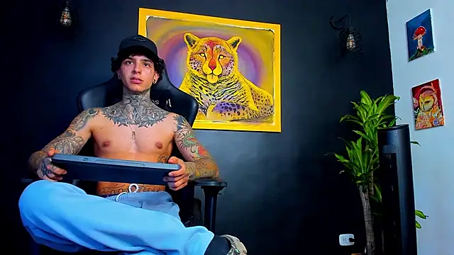 Snapshot of Aron_ford chatting on 01/17/25, 10:34 Aron ford online show from 01/17/25, 10:34