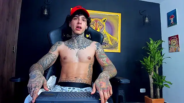 Snapshot of Aron_ford chatting on 01/19/25, 08:09 Aron ford online show from 01/19/25, 08:09