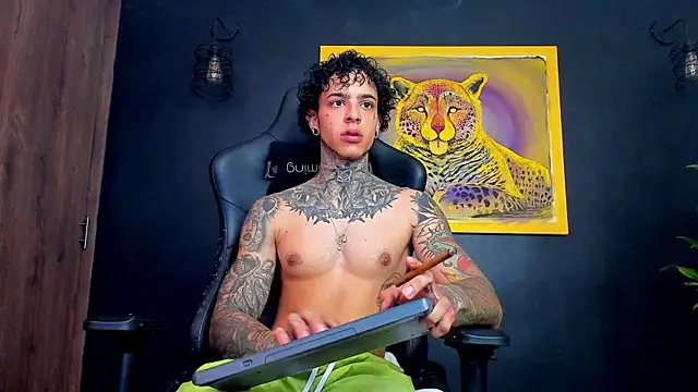 Snapshot of Aron_ford chatting on 01/26/25, 02:19 Aron ford online show from 01/26/25, 02:19