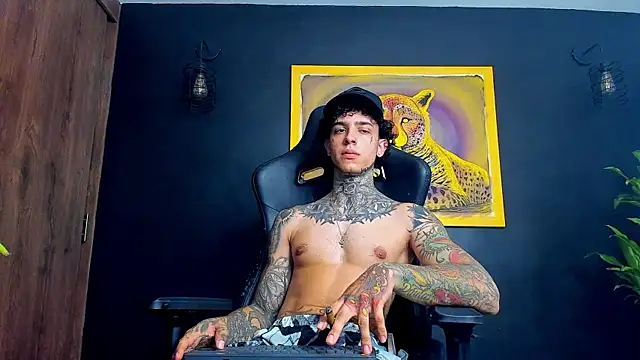 Snapshot of Aron_ford chatting on 01/27/25, 12:22 Aron ford online show from 01/27/25, 12:22