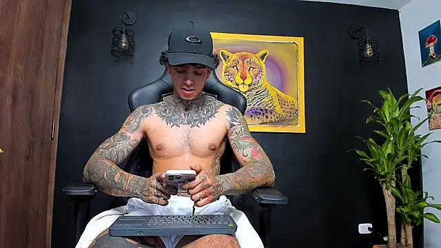 Snapshot of Aron_ford chatting on 01/28/25, 11:28 Aron ford online show from 01/28/25, 11:28