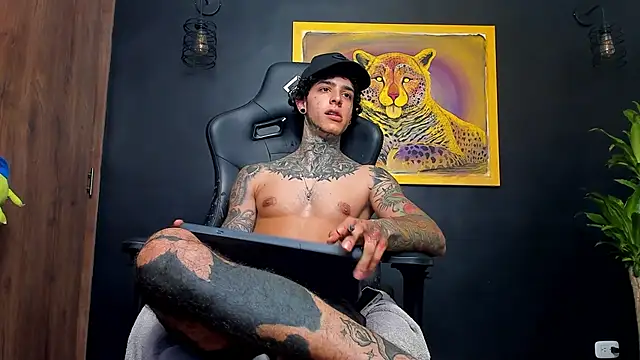 Snapshot of Aron_ford chatting on 02/01/25, 12:18 Aron ford online show from 02/01/25, 12:18