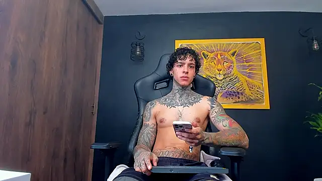 Snapshot of Aron_ford chatting on 02/03/25, 01:40 Aron ford online show from 02/03/25, 01:40