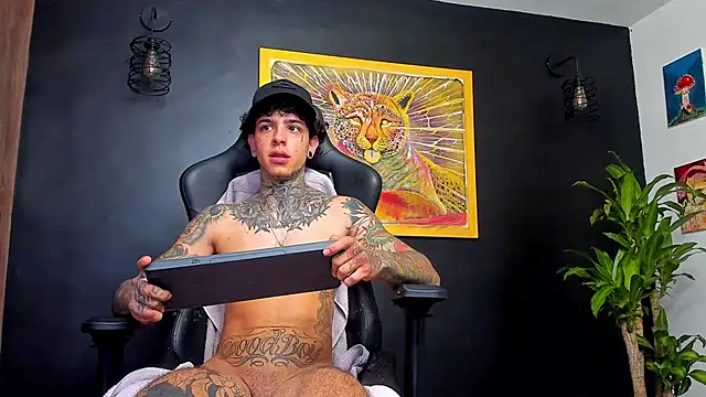 Snapshot of Aron_ford chatting on 02/08/25, 02:05 Aron ford online show from 02/08/25, 02:05