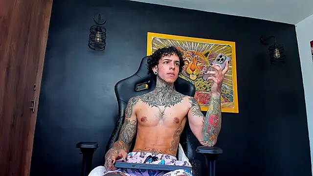 Snapshot of Aron_ford chatting on 03/08/25, 04:39 Aron ford online show from 03/08/25, 04:39