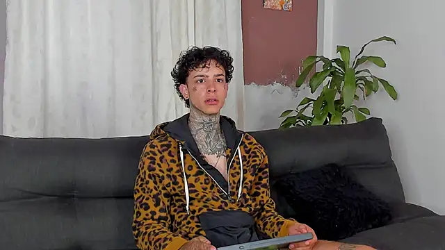 Snapshot of Aron_ford chatting on 10/01/25, 11:49 Aron ford online show from 10/01/25, 11:49