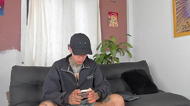 Snapshot of Aron_ford chatting on 10/03/25, 01:08 Aron ford online show from 10/03/25, 01:08