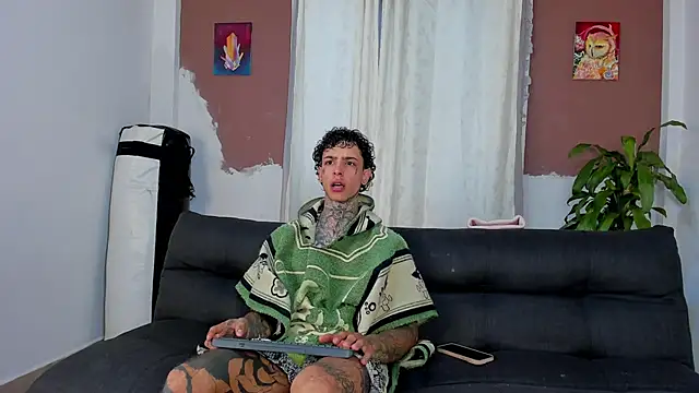 Snapshot of Aron_ford chatting on 10/05/25, 12:14 Aron ford online show from 10/05/25, 12:14