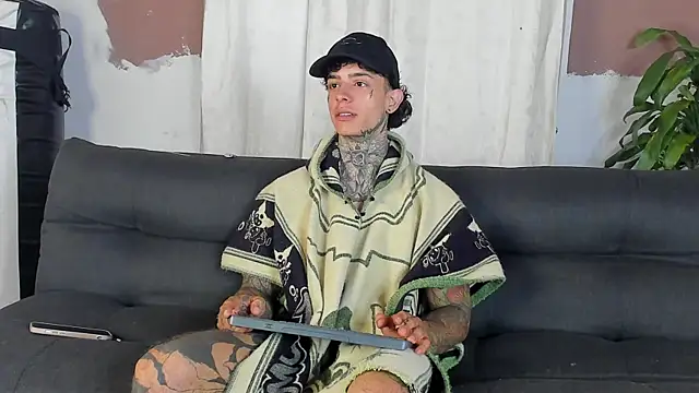 Snapshot of Aron_ford chatting on 10/06/25, 12:02 Aron ford online show from 10/06/25, 12:02