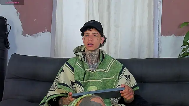 Snapshot of Aron_ford chatting on 10/07/25, 12:13 Aron ford online show from 10/07/25, 12:13