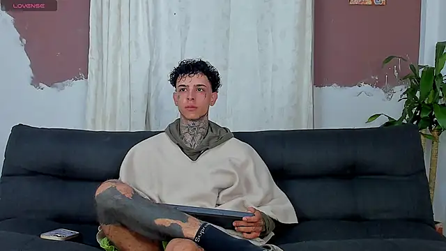 Snapshot of Aron_ford chatting on 10/11/25, 11:20 Aron ford online show from 10/11/25, 11:20