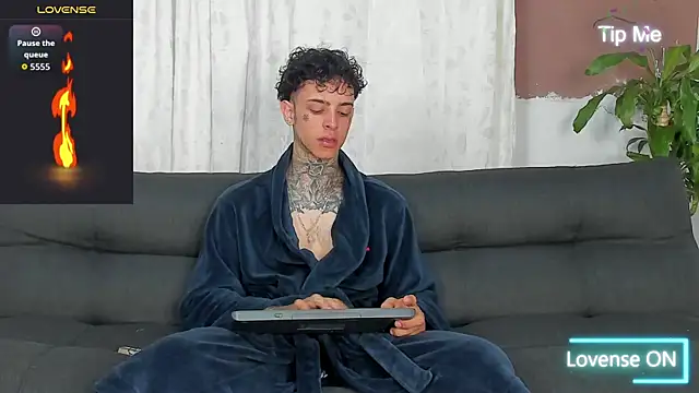 Snapshot of Aron_ford chatting on 10/15/25, 07:52 Aron ford online show from 10/15/25, 07:52