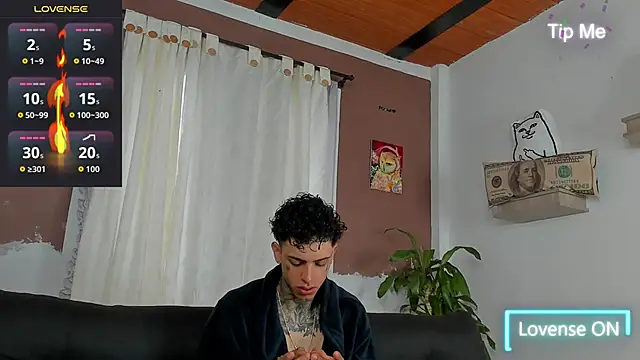 Snapshot of Aron_ford chatting on 10/19/25, 12:28 Aron ford online show from 10/19/25, 12:28