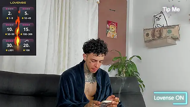 Snapshot of Aron_ford chatting on 10/22/25, 11:43 Aron ford online show from 10/22/25, 11:43