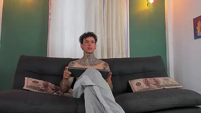 Snapshot of Aron_ford chatting on 03/18/26, 07:50 Aron ford online show from 03/18/26, 07:50