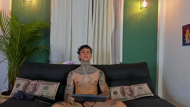 Snapshot of Aron_ford chatting on 04/04/26, 01:37 Aron ford online show from 04/04/26, 01:37