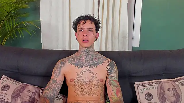 Snapshot of Aron_ford chatting on 04/05/26, 03:04 Aron ford online show from 04/05/26, 03:04