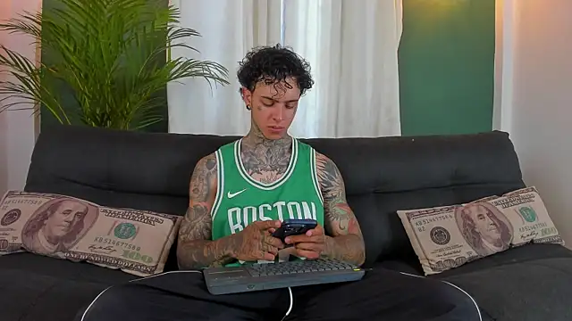 Snapshot of Aron_ford chatting on 04/21/26, 08:12 Aron ford online show from 04/21/26, 08:12