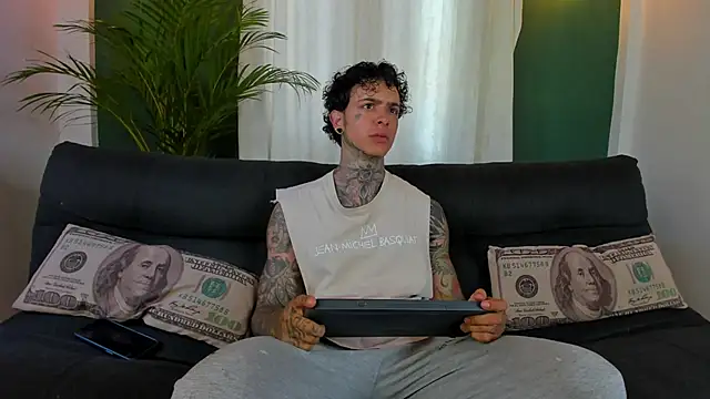 Snapshot of Aron_ford chatting on 04/24/26, 07:49 Aron ford online show from 04/24/26, 07:49