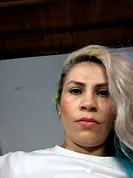 Snapshot of shelby_kutter chatting on 11/21/25, 04:16 shelby kutter online show from 11/21/25, 04:16