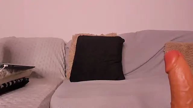 Snapshot of LexxiLow chatting on 12/10/24, 05:00 LexxiLow online show from 12/10/24, 05:00