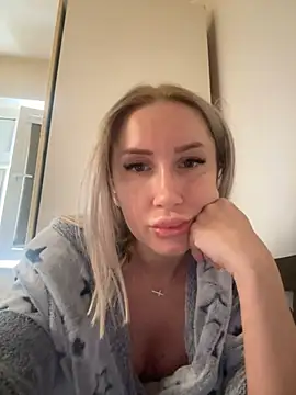 Snapshot of LexxiLow chatting on 02/18/25, 08:49 LexxiLow online show from 02/18/25, 08:49